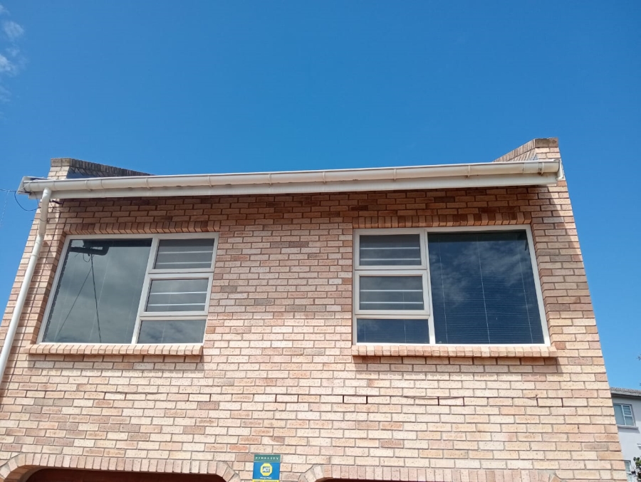 To Let 2 Bedroom Property for Rent in Wavecrest Eastern Cape